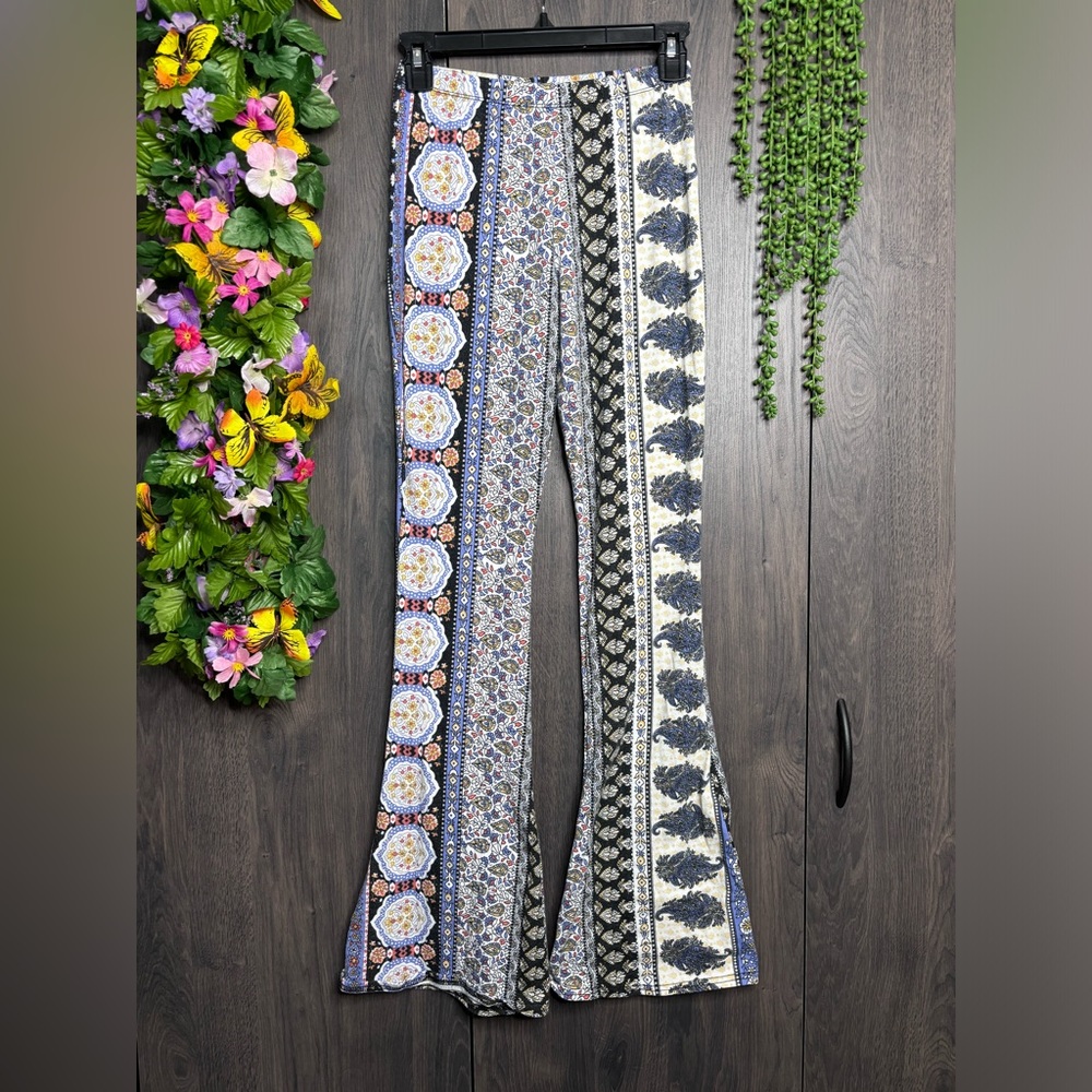 :)🌼3/$30🌼Mudd Aztec Printed Flare Pullon Pants Size Small